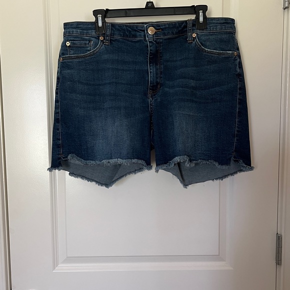 COPY - STS Blue jean shorts...Like New, Very Soft - Picture 4 of 7